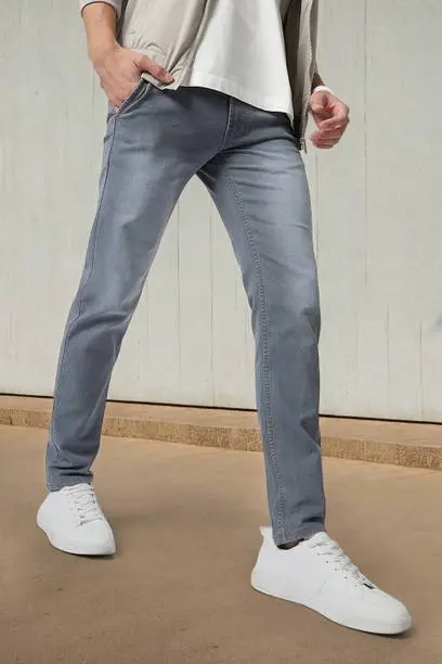 Men Slim Mid Rise Grey Jeans